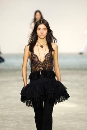 Chloe Ready to Wear Fall Winter 2025 - Paris, March 2025 Chloe Ready to Wear Fall Winter 2025 - Paris, March 2025, Credit:Zeppelin Avalon  Copyright: xZeppelinx xAvalonx 0972842491