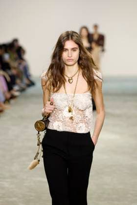 Chloe Ready to Wear Fall Winter 2025 - Paris, March 2025 Chloe Ready to Wear Fall Winter 2025 - Paris, March 2025, Credit:Zeppelin Avalon  Copyright: xZeppelinx xAvalonx 0972842978