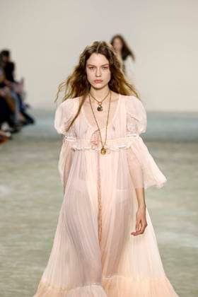 Chloe Ready to Wear Fall Winter 2025 - Paris, March 2025 Chloe Ready to Wear Fall Winter 2025 - Paris, March 2025, Credit:Zeppelin Avalon  Copyright: xZeppelinx xAvalonx 0972843471