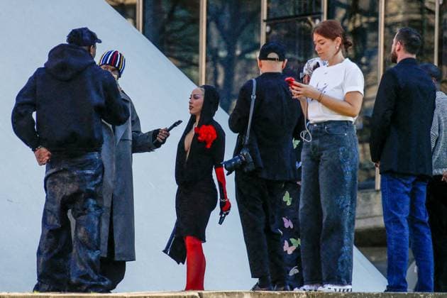 Arrivals at the Off White fashion show, at the headquarters of the French Communist Party PCF , Fashion Collection Ready to Wear Fall Winter 2025 2026 at Paris Fashion Week PFW Doja Cat at the arrivals at the Off White fashion show, at the headquarters of the French Communist Party PCF , Fashion Collection Ready to Wear Fall Winter 2025 2026 at Paris Fashion Week PFW , in Paris, France, March 6, 2025 Christophe Clovis Bestimage Arrivals at the Off White fashion show, at the headquarters of the French Communist Party PCF , Fashion Collection Ready to Wear Fall Winter 2025 2026 during Paris Fashion Week PFW , in Paris, France, March 6, 2025 Paris France Copyright: xChristophexClovisx xBestimagexChristophexClovisx xBestimagex