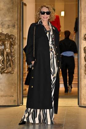 PFW Schiaparelli Outside Arrivals Marisa Berenson arriving at Schiaparelli show during Paris Fashion Week in Paris, France on March 6, 2025. Photo by Julien Reynaud APS-Medias ABACAPRESS.COM Paris France  Copyright: xReynaudxJulien APS-Medias ABACAx