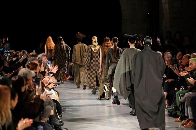 Uma Wang Ready to Wear Fall Winter 2025 - Paris, March 2025 Uma Wang Ready to Wear Fall Winter 2025 - Paris, March 2025, Credit:Zeppelin Avalon  Copyright: xZeppelinx xAvalonx 0972940993