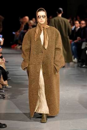 Uma Wang Ready to Wear Fall Winter 2025 - Paris, March 2025 Uma Wang Ready to Wear Fall Winter 2025 - Paris, March 2025, Credit:Zeppelin Avalon  Copyright: xZeppelinx xAvalonx 0972941156