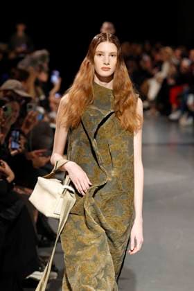 Uma Wang Ready to Wear Fall Winter 2025 - Paris, March 2025 Uma Wang Ready to Wear Fall Winter 2025 - Paris, March 2025, Credit:Zeppelin Avalon  Copyright: xZeppelinx xAvalonx 0972941500