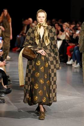 Uma Wang Ready to Wear Fall Winter 2025 - Paris, March 2025 Uma Wang Ready to Wear Fall Winter 2025 - Paris, March 2025, Credit:Zeppelin Avalon  Copyright: xZeppelinx xAvalonx 0972941531