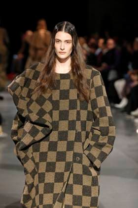 Uma Wang Ready to Wear Fall Winter 2025 - Paris, March 2025 Uma Wang Ready to Wear Fall Winter 2025 - Paris, March 2025, Credit:Zeppelin Avalon  Copyright: xZeppelinx xAvalonx 0972941683