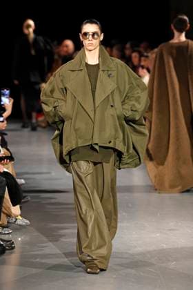 Uma Wang Ready to Wear Fall Winter 2025 - Paris, March 2025 Uma Wang Ready to Wear Fall Winter 2025 - Paris, March 2025, Credit:Zeppelin Avalon  Copyright: xZeppelinx xAvalonx 0972941885