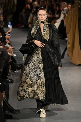 PFW Uma Wang Runway A model walks the runway during the Uma Wang Womenswear Fall Winter 2025-2026 show as part of Paris Fashion Week at L’Observatoire de Paris in Paris, France on March 06, 2025. Photo by Aurore Marechal ABACAPRESS.COM Paris France  Copyright: xMarechalxAurore ABACAx