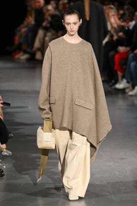 PFW Uma Wang Runway A model walks the runway during the Uma Wang Womenswear Fall Winter 2025-2026 show as part of Paris Fashion Week at L’Observatoire de Paris in Paris, France on March 06, 2025. Photo by Aurore Marechal ABACAPRESS.COM Paris France  Copyright: xMarechalxAurore ABACAx