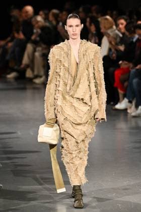 PFW Uma Wang Runway A model walks the runway during the Uma Wang Womenswear Fall Winter 2025-2026 show as part of Paris Fashion Week at L’Observatoire de Paris in Paris, France on March 06, 2025. Photo by Aurore Marechal ABACAPRESS.COM Paris France  Copyright: xMarechalxAurore ABACAx