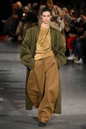 PFW Uma Wang Runway A model walks the runway during the Uma Wang Womenswear Fall Winter 2025-2026 show as part of Paris Fashion Week at L’Observatoire de Paris in Paris, France on March 06, 2025. Photo by Aurore Marechal ABACAPRESS.COM Paris France  Copyright: xMarechalxAurore ABACAx