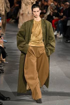 PFW Uma Wang Runway A model walks the runway during the Uma Wang Womenswear Fall Winter 2025-2026 show as part of Paris Fashion Week at L’Observatoire de Paris in Paris, France on March 06, 2025. Photo by Aurore Marechal ABACAPRESS.COM Paris France  Copyright: xMarechalxAurore ABACAx