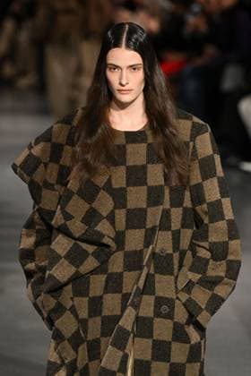 PFW Uma Wang Runway A model walks the runway during the Uma Wang Womenswear Fall Winter 2025-2026 show as part of Paris Fashion Week at L’Observatoire de Paris in Paris, France on March 06, 2025. Photo by Aurore Marechal ABACAPRESS.COM Paris France  Copyright: xMarechalxAurore ABACAx
