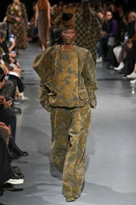 PFW Uma Wang Runway A model walks the runway during the Uma Wang Womenswear Fall Winter 2025-2026 show as part of Paris Fashion Week at L’Observatoire de Paris in Paris, France on March 06, 2025. Photo by Aurore Marechal ABACAPRESS.COM Paris France  Copyright: xMarechalxAurore ABACAx