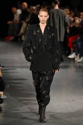 PFW Uma Wang Runway A model walks the runway during the Uma Wang Womenswear Fall Winter 2025-2026 show as part of Paris Fashion Week at L’Observatoire de Paris in Paris, France on March 06, 2025. Photo by Aurore Marechal ABACAPRESS.COM Paris France  Copyright: xMarechalxAurore ABACAx