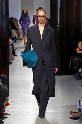 Christopher Esber Ready to wear fall winter 2025 26 Paris March 2025 Christopher Esber Ready to wear fall winter 2025 26 Paris March 2025, Credit:Zeppelin Avalon  Copyright: xZeppelinx xAvalonx 0973051463