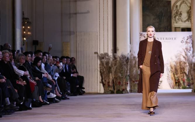 (250307) -- PARIS , March 7, 2025 -- A model presents a creation from the ready-to-wear Fall Winter 2025-2026 collections by INTERDEE during the Paris Fashion Week, in Paris, France, March 6, 2025. ) FRANCE-PARIS-FASHION WEEK-INTERDEE GaoxJing 