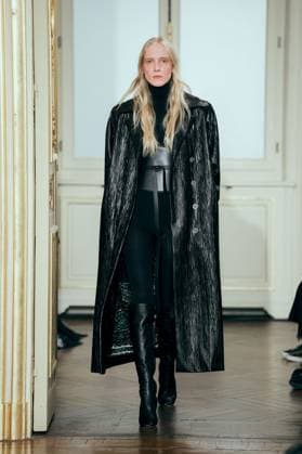 PFW - Leonard Runway A model presents a creation by Leonard Paris for the Womenswear Ready-to-wear Fall-Winter 2025 2026 collection as part of the Paris Fashion Week, in Paris, France on March 7, 2025. Photo by Alexis Jumeau ABACAPRESS.COM Paris France  Copyright: xJumeauxAlexis ABACAx