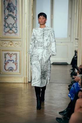 PFW - Leonard Runway A model presents a creation by Leonard Paris for the Womenswear Ready-to-wear Fall-Winter 2025 2026 collection as part of the Paris Fashion Week, in Paris, France on March 7, 2025. Photo by Alexis Jumeau ABACAPRESS.COM Paris France  Copyright: xJumeauxAlexis ABACAx