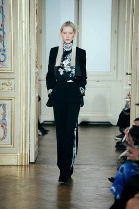 PFW - Leonard Runway A model presents a creation by Leonard Paris for the Womenswear Ready-to-wear Fall-Winter 2025 2026 collection as part of the Paris Fashion Week, in Paris, France on March 7, 2025. Photo by Alexis Jumeau ABACAPRESS.COM Paris France  Copyright: xJumeauxAlexis ABACAx