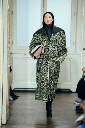 PFW - Leonard Runway A model presents a creation by Leonard Paris for the Womenswear Ready-to-wear Fall-Winter 2025 2026 collection as part of the Paris Fashion Week, in Paris, France on March 7, 2025. Photo by Alexis Jumeau ABACAPRESS.COM Paris France  Copyright: xJumeauxAlexis ABACAx