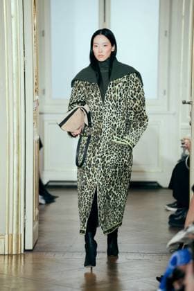 PFW - Leonard Runway A model presents a creation by Leonard Paris for the Womenswear Ready-to-wear Fall-Winter 2025 2026 collection as part of the Paris Fashion Week, in Paris, France on March 7, 2025. Photo by Alexis Jumeau ABACAPRESS.COM Paris France  Copyright: xJumeauxAlexis ABACAx