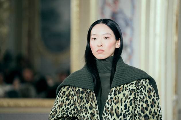 PFW - Leonard Runway A model presents a creation by Leonard Paris for the Womenswear Ready-to-wear Fall-Winter 2025 2026 collection as part of the Paris Fashion Week, in Paris, France on March 7, 2025. Photo by Alexis Jumeau ABACAPRESS.COM Paris France  Copyright: xJumeauxAlexis ABACAx