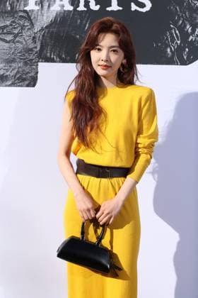 PFW Givenchy Photocall Ruonan Zhang attending the Givenchy Womenswear Fall Winter 2025-2026 show as part of Paris Fashion Week on March 7, 2025 in Paris, France. Photo by Jerome Domine ABACAPRESS.COM  Copyright: xDominexJerome ABACAx