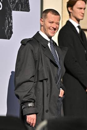 PFW Givenchy Outside Arrivals Joseph Quinn arriving at Givenchy show during Paris Fashion Week in Paris, France on March 7, 2025. Photo by Julien Reynaud APS-Medias ABACAPRESS.COM Paris France  Copyright: xReynaudxJulien APS-Medias ABACAx