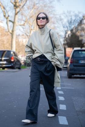 PFW - Christopher Esber Street Style People attending the Christopher Esber show as part of Paris Fashion Week at the Palais de Tokyo on March 06, 2025 in Paris, France. Photo by Gaelle Abrard ABACAPRESS.COM Paris France  Copyright: xAbrardxGaelle ABACAx