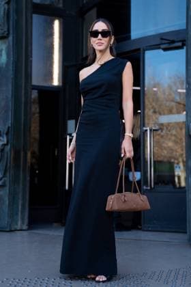 PFW - Christopher Esber Street Style People attending the Christopher Esber show as part of Paris Fashion Week at the Palais de Tokyo on March 06, 2025 in Paris, France. Photo by Gaelle Abrard ABACAPRESS.COM Paris France  Copyright: xAbrardxGaelle ABACAx