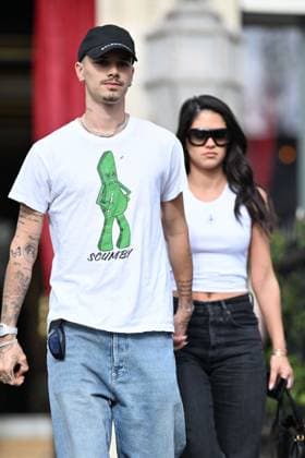 Romeo Beckham and his girlfriend Kim Turnbull leave La Réserve Paris Hotel and Spa for lunch on the sidelines of Paris Fashion Week PFW Romeo Beckham and his girlfriend Kim Turnbull leave La Réserve Paris Hotel and Spa for lunch on the sidelines of Paris Fashion Week PFW , in Paris, France, on March 7, 2025 Pierre Perusseau Bestimage Romeo Beckham and his girlfriend Kim Turnbull leave La Réserve Paris Hotel and Spa for lunch on the sidelines of Paris Fashion Week PFW , in Paris, France, on March 7, 2025 Paris France  Copyright: xPerusseaux-xDaxSilvax xBestimagexPerusseaux-xDaxSilvax xBestimagex