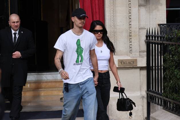 Romeo Beckham and his girlfriend Kim Turnbull leave La Réserve Paris Hotel and Spa on the sidelines of Paris Fashion Week PFW Romeo Beckham and his girlfriend Kim Turnbull leave La Réserve Paris Hotel and Spa on the sidelines of Paris Fashion Week PFW , in Paris, France, on March 7, 2025 Cyril Moreau Bestimage Romeo Beckham and his girlfriend Kim Turnbull leave La Réserve Paris Hotel and Spa on the sidelines of Paris Fashion Week PFW , in Paris, France, on March 7, 2025 Paris France  Copyright: xCYRILxMOREAUx xBESTIMAGExCYRILxMOREAUx xBESTIMAGEx
