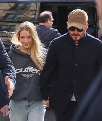 Entertainment Bilder des Tages David Beckham and his daughter Harper Seven return to La Réserve Paris Hotel and Spa after a shopping spree on the sidelines of Paris Fashion Week PFW David Beckham and his daughter Harper Seven return to La Réserve Paris Hotel and Spa after a shopping spree on the sidelines of Paris Fashion Week PFW , in Paris, France, on March 7, 2025 Cyril Moreau Bestimage David Beckham and his daughter Harper Seven return to La Réserve Paris Hotel and Spa after a shopping spree on the sidelines of Paris Fashion Week PFW , in Paris, France, on March 7, 2025 Paris France  Copyright: xCYRILxMOREAUx xBESTIMAGExCYRILxMOREAUx xBESTIMAGEx