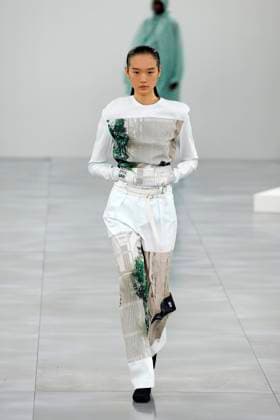 Issey Miyake Ready to Wear Fall Winter 2025 - Paris, March 2025 Issey Miyake Ready to Wear Fall Winter 2025 - Paris, March 2025, Credit:Zeppelin Avalon  Copyright: xZeppelinx xAvalonx 0973404251