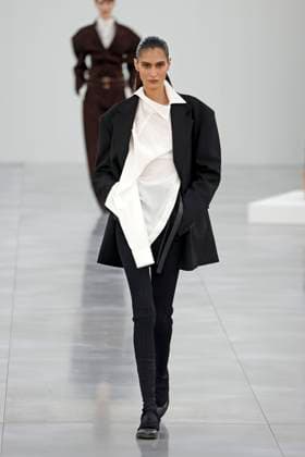 Issey Miyake Ready to Wear Fall Winter 2025 - Paris, March 2025 Issey Miyake Ready to Wear Fall Winter 2025 - Paris, March 2025, Credit:Zeppelin Avalon  Copyright: xZeppelinx xAvalonx 0973404358