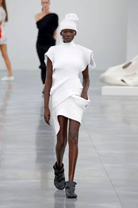 Issey Miyake Ready to Wear Fall Winter 2025 - Paris, March 2025 Issey Miyake Ready to Wear Fall Winter 2025 - Paris, March 2025, Credit:Zeppelin Avalon  Copyright: xZeppelinx xAvalonx 0973404540