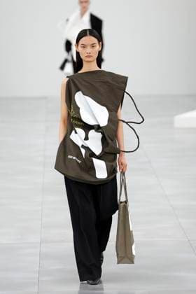 Issey Miyake Ready to Wear Fall Winter 2025 - Paris, March 2025 Issey Miyake Ready to Wear Fall Winter 2025 - Paris, March 2025, Credit:Zeppelin Avalon  Copyright: xZeppelinx xAvalonx 0973404732