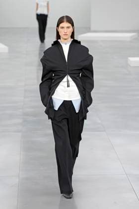Issey Miyake Ready to Wear Fall Winter 2025 - Paris, March 2025 Issey Miyake Ready to Wear Fall Winter 2025 - Paris, March 2025, Credit:Zeppelin Avalon  Copyright: xZeppelinx xAvalonx 0973405256