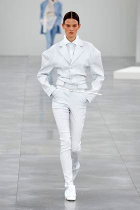 Issey Miyake Ready to Wear Fall Winter 2025 - Paris, March 2025 Issey Miyake Ready to Wear Fall Winter 2025 - Paris, March 2025, Credit:Zeppelin Avalon  Copyright: xZeppelinx xAvalonx 0973405517