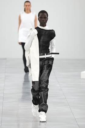 Issey Miyake Ready to Wear Fall Winter 2025 - Paris, March 2025 Issey Miyake Ready to Wear Fall Winter 2025 - Paris, March 2025, Credit:Zeppelin Avalon  Copyright: xZeppelinx xAvalonx 0973405773