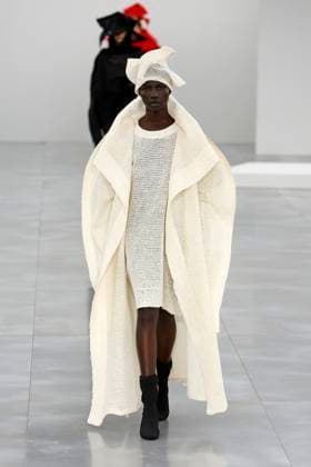 Issey Miyake Ready to Wear Fall Winter 2025 - Paris, March 2025 Issey Miyake Ready to Wear Fall Winter 2025 - Paris, March 2025, Credit:Zeppelin Avalon  Copyright: xZeppelinx xAvalonx 0973405848