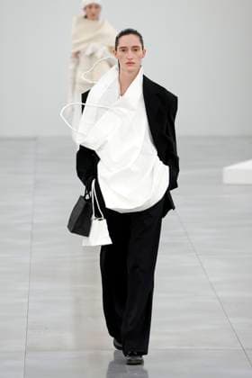 Issey Miyake Ready to Wear Fall Winter 2025 - Paris, March 2025 Issey Miyake Ready to Wear Fall Winter 2025 - Paris, March 2025, Credit:Zeppelin Avalon  Copyright: xZeppelinx xAvalonx 0973405925