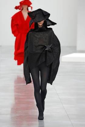 Issey Miyake Ready to Wear Fall Winter 2025 - Paris, March 2025 Issey Miyake Ready to Wear Fall Winter 2025 - Paris, March 2025, Credit:Zeppelin Avalon  Copyright: xZeppelinx xAvalonx 0973406043