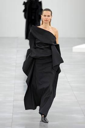 Issey Miyake Ready to Wear Fall Winter 2025 - Paris, March 2025 Issey Miyake Ready to Wear Fall Winter 2025 - Paris, March 2025, Credit:Zeppelin Avalon  Copyright: xZeppelinx xAvalonx 0973406137