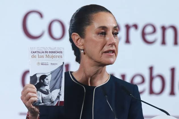 Mexico™s President Claudia Sheinbaum Holds News Conference Mexico s President Claudia Sheinbaum speaking during a briefing about the agreement with US President Donald Trump that exports that comply with the provisions of the T-MEC will not be subject to tariffs until April 2, the agreements of the energy investment and Mercado Libre company, as well as the Women s Booklet at the National Palace. on March 7, 2025 in Mexico City, Mexico. (Photo by Carlos Santiago Eyepix Group). Copyright: xCarlosxSantiago xEyepixxGroupx CS_07032025_145939