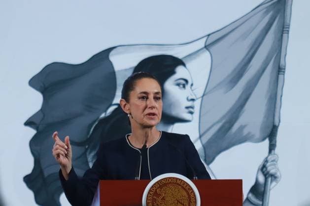 Mexico™s President Claudia Sheinbaum Holds News Conference Mexico s President Claudia Sheinbaum speaking during a briefing about the agreement with US President Donald Trump that exports that comply with the provisions of the T-MEC will not be subject to tariffs until April 2, the agreements of the energy investment and Mercado Libre company, as well as the Women s Booklet at the National Palace. on March 7, 2025 in Mexico City, Mexico. (Photo by Carlos Santiago Eyepix Group). Copyright: xCarlosxSantiago xEyepixxGroupx CS_07032025_145951