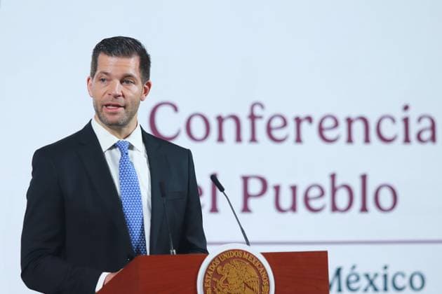 Mexico™s President Claudia Sheinbaum Holds News Conference David Geisen, Senior Vice President, Hispanic Marketplace, Mercado Libre, announced the investment of US$3.4 billion to strengthen its technological, logistic and financial ecosystem, as well as the generation of new jobs at the National Palace. on March 7, 2025 in Mexico City, Mexico. (Photo by Carlos Santiago Eyepix Group). Copyright: xCarlosxSantiago xEyepixxGroupx CS_07032025_145953