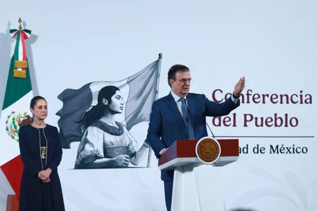 Mexico s President Claudia Sheinbaum is seen behind while Marcelo Ebrard Casaubon, Secretary of Economy speaking about the agreement the president reached with President Trump, that exports that comply with T-MEC provisions will not be subject to tariffs until April 2 at the National Palace. on March 7, 2025 in Mexico City, Mexico. Mexico City Mexico - ZUMAe321 20250307_zia_e321_010 Copyright: xCarlosxSantiagox