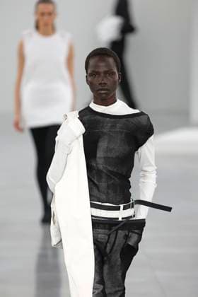 Issey Miyake, Ready to Wear Fall Winter 2025 - Paris, March 2025 Issey Miyake, Ready to Wear Fall Winter 2025 - Paris, March 2025, Credit:Zeppelin Avalon  Copyright: xZeppelinx xAvalonx 0973485063